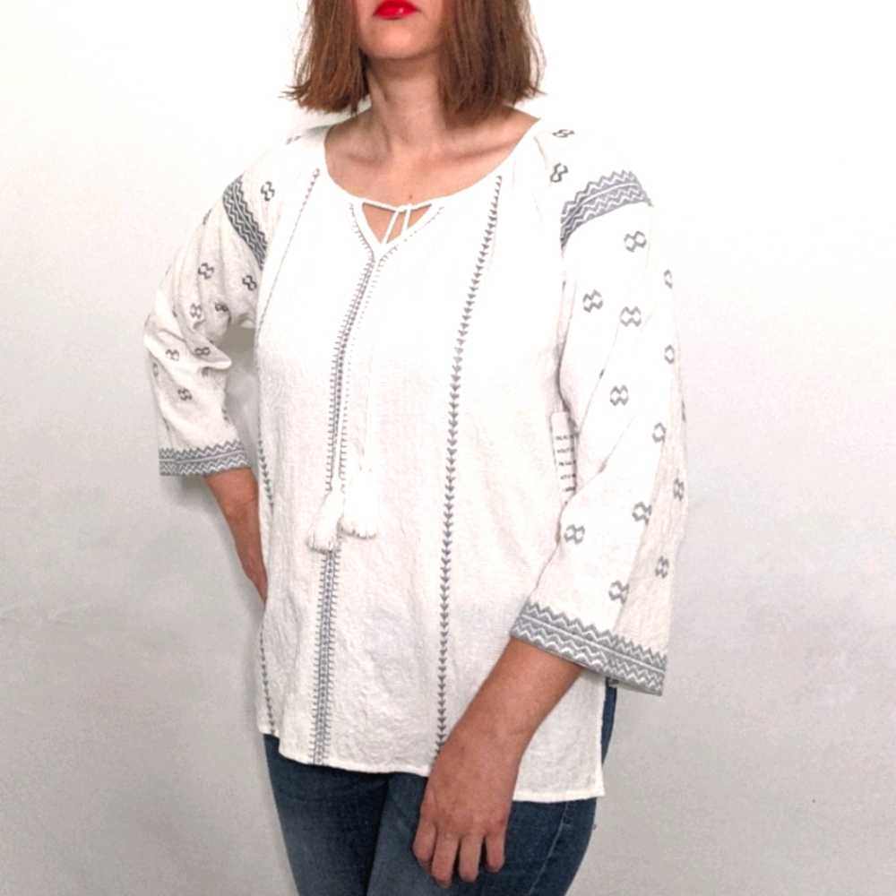 NWT~ PAPARAZZI BY BIZ Boho Embroidered Peasant Top